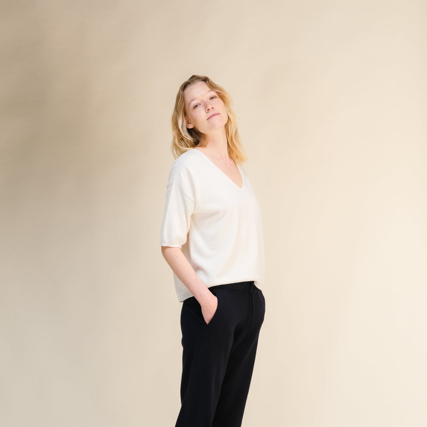 Cashmere Mix V-Neck T-Shirt (3D-Knit)-2