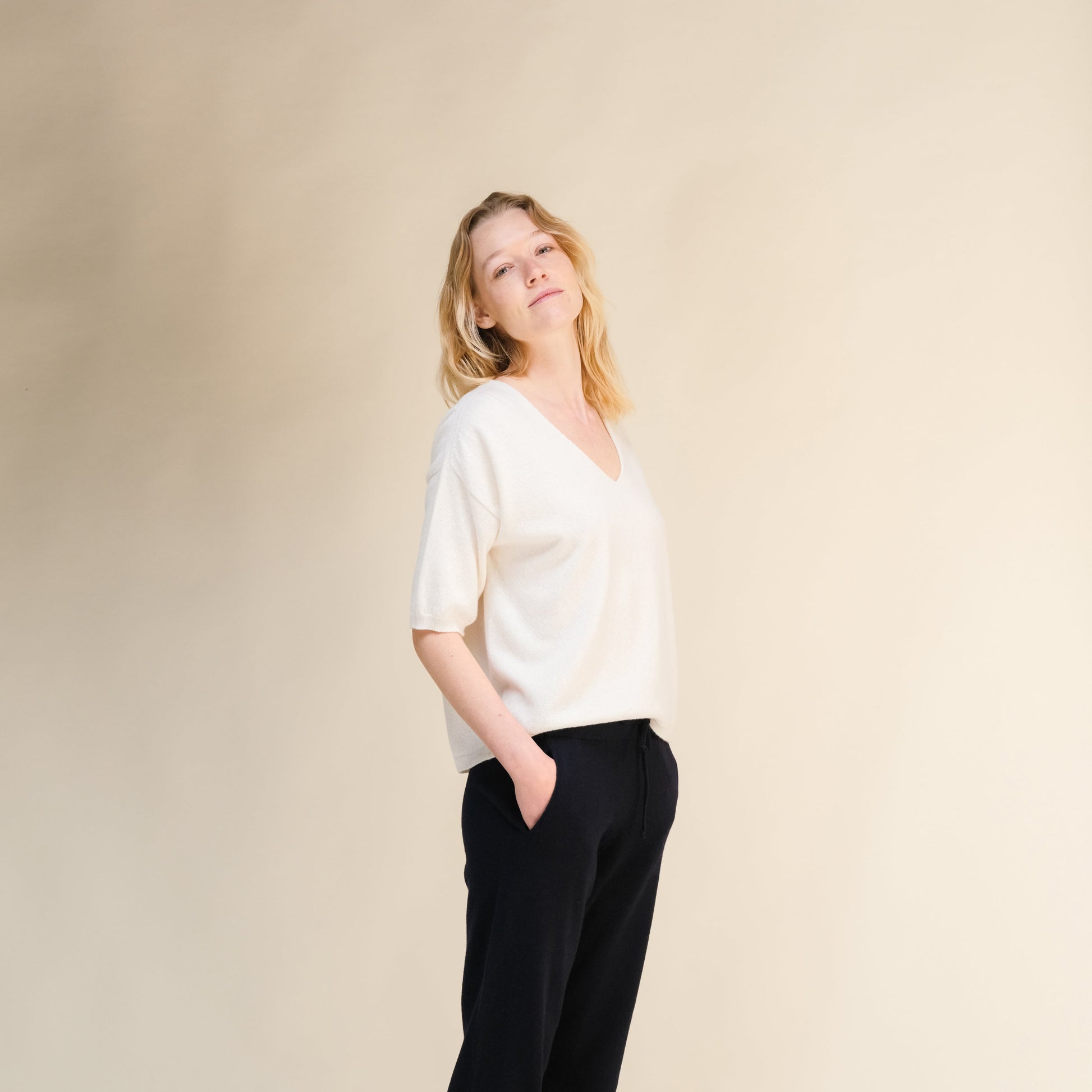 Cashmere Mix V-Neck T-Shirt (3D-Knit)-2