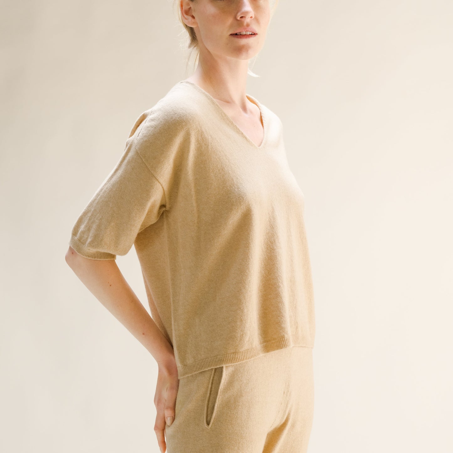 Cashmere Mix V-Neck T-Shirt (3D-Knit)-15