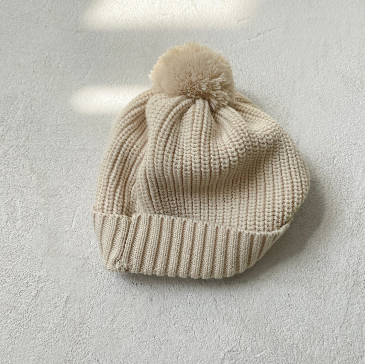 Strickmütze mit Fransenbommel