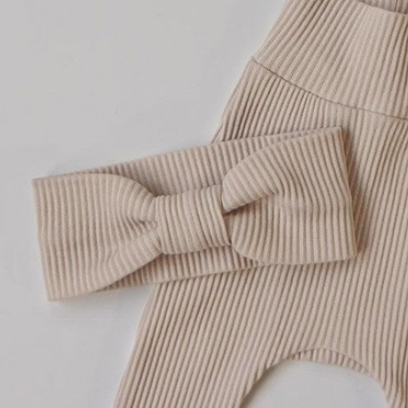 Stirnband mit Knotendetail