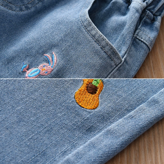 Jeans mit Cartoon Muster