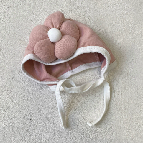 Baby-Haube mit Blume