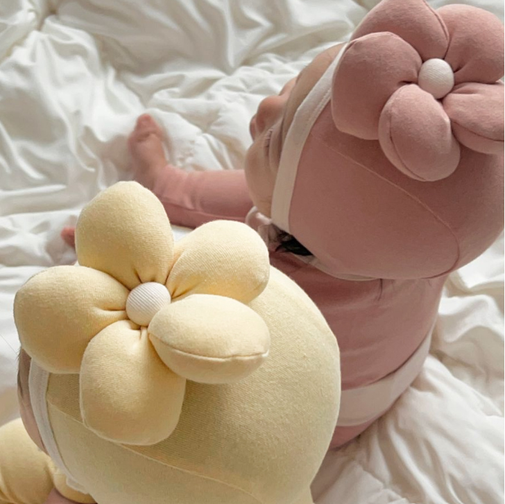 Baby-Haube mit Blume