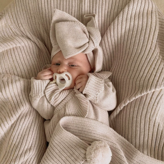 Strick-Haarband für Babys — Schleife