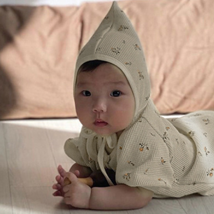 Baby-Strampler mit kurzem Arm und Bein